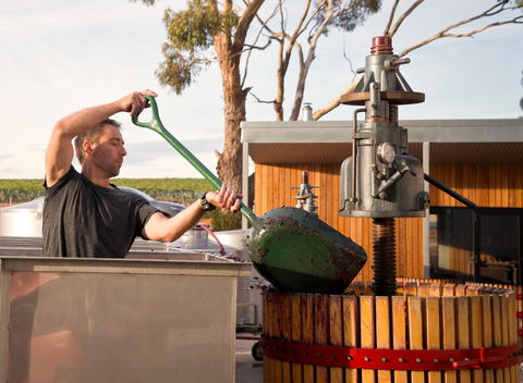 Izway Wines - 1 Gold Coast 0