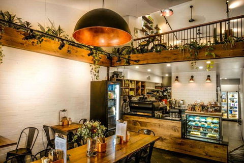 Monica's Cafe - 1 Gold Coast 0