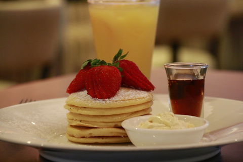 TABLE:30 - PARKROYAL - Accommodation Gold Coast 0