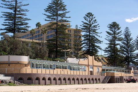 Northbeach Pavilion Pizza Restaurant, Bar And Kiosk - Gold Coast 4U 1