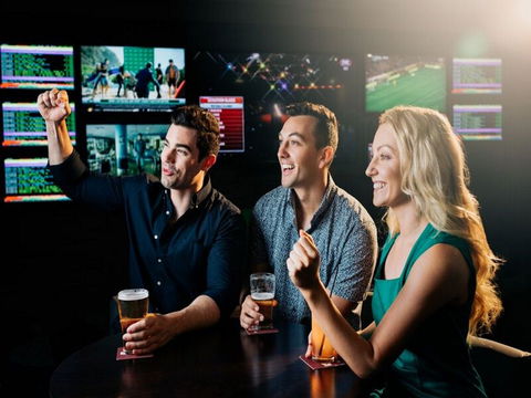 Steelers Leagues Club - Gold Coast 4U 1