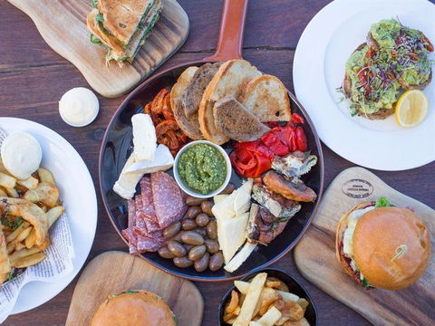 European Cafe - 1 Gold Coast 0