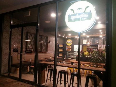 Munkeeskins Cafe - Accommodation Gold Coast 0