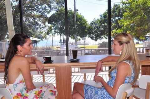 Beach House Hotel - Accommodation Gold Coast 0