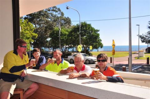 Beach House Hotel - Accommodation Gold Coast 1