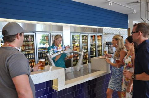 Beach House Hotel - Accommodation Gold Coast 2