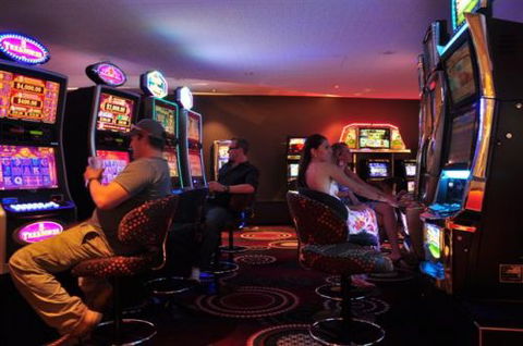 Beach House Hotel - Accommodation Gold Coast 3
