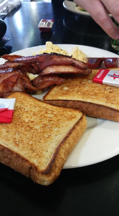 Amble Inn Snack Bar - Gold Coast 4U 7