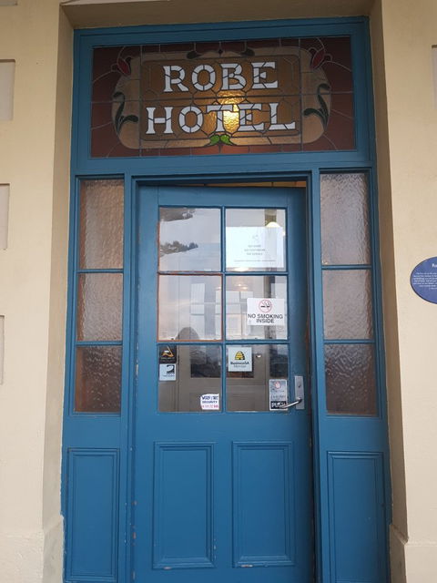 Robe Hotel - Gold Coast 4U 4