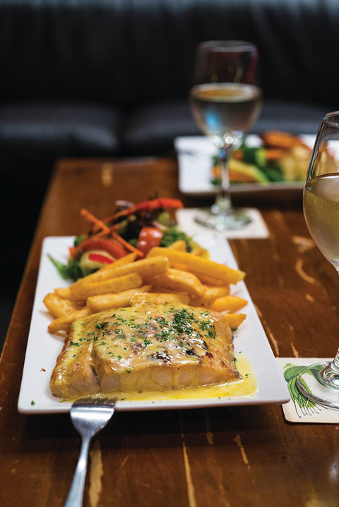 Dolly’s Bar & The Hibiscus Tavern - Gold Coast 4U 0