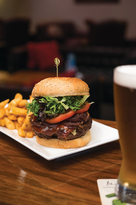 Dolly’s Bar & The Hibiscus Tavern - Gold Coast 4U 1