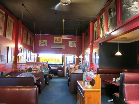 Lou’s Cafe Restaurant - Gold Coast 4U 0