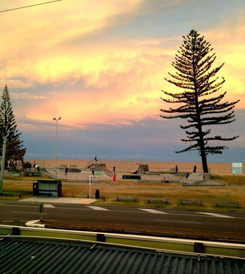 The Alex Bar & Grill - 1 Gold Coast 3