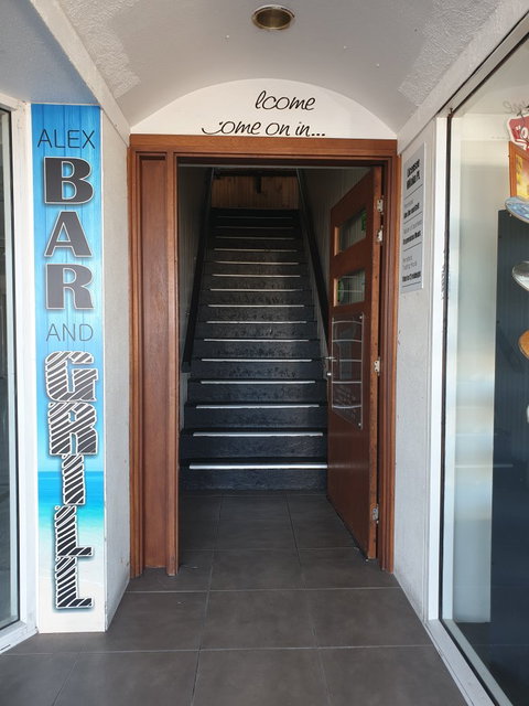 The Alex Bar & Grill - 1 Gold Coast 4