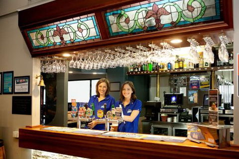 Manning River Hotel - Gold Coast 4U 1
