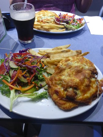 Queens Beach Motor Hotel - Accommodation Gold Coast 0