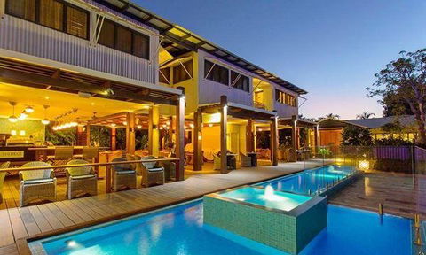 The Deck Poolside Bar & Restaurant - Gold Coast 4U 10