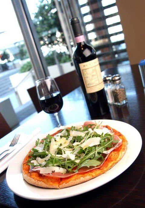 Renzo's Bar Cafe Italiano - Accommodation Gold Coast 7