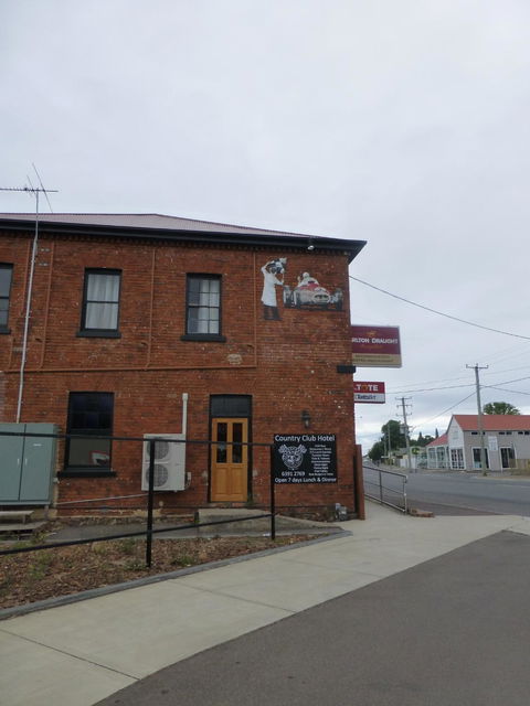 Cheqered Flag Bistro - Accommodation Gold Coast 4