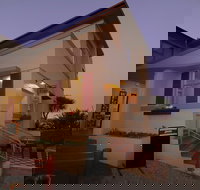 Riviera Hotel Bistro - Accommodation Gold Coast