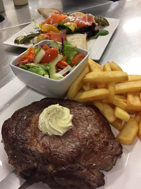 Sunsets Cafe At One Mile Jetty - Accommodation Gold Coast 6