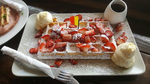 Two Bees Cafe - Accommodation Gold Coast 0