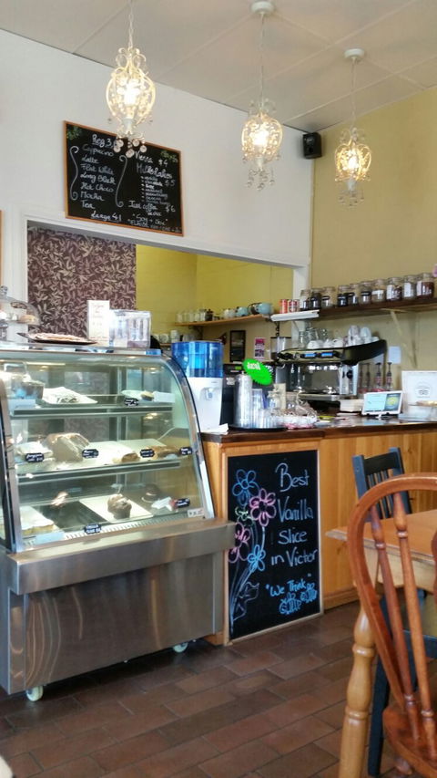 Two Bees Cafe - Accommodation Gold Coast 6