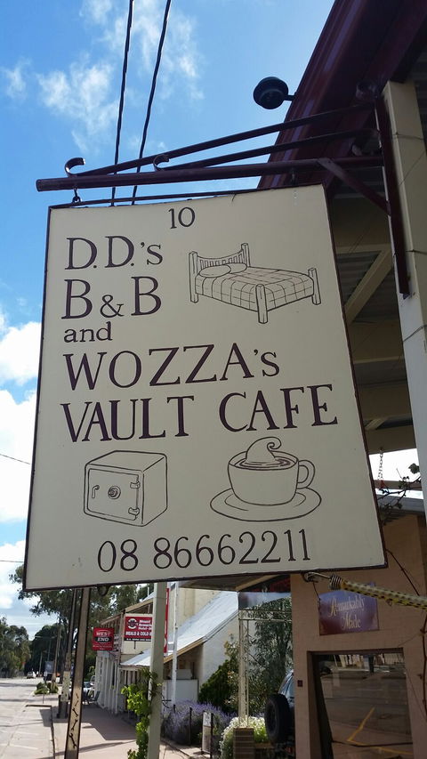 Wozza's Vault Cafe - Gold Coast 4U 1
