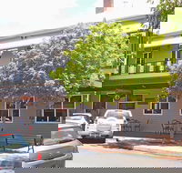 Queenslander Hotel - Gold Coast 4U