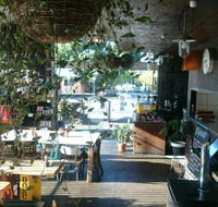 The Glass Den - Gold Coast 4U
