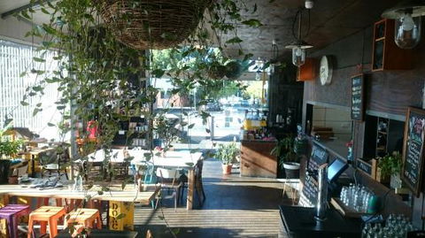 The Glass Den - Gold Coast 4U 0