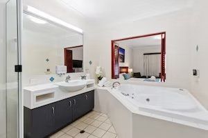 The Coffee House Apartments & Bistro - Gold Coast 4U 5