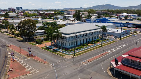 Denison Boutique Hotel - Gold Coast 4U 1