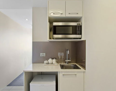 CBD Executive Apartments - Accommodation Gold Coast 5