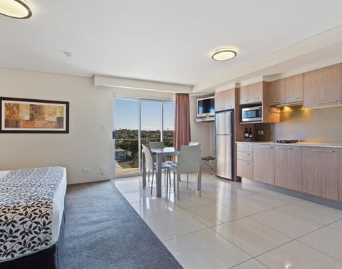 CBD Executive Apartments - Accommodation Gold Coast 8