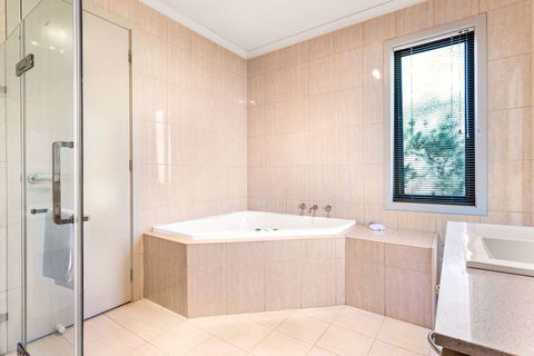 Quality Suites Point Cook Seasons 5 - Accommodation Gold Coast 7