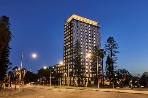 DoubleTree by Hilton Perth Waterfront - 1 Gold Coast 2