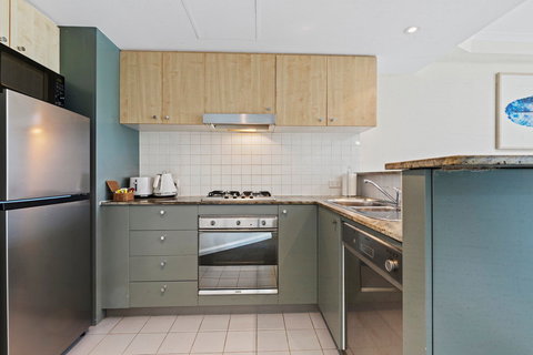 Astra Apartments Chatswood - 1 Gold Coast 4