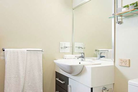 Mantra One Sandy Bay Road - Gold Coast 4U 1