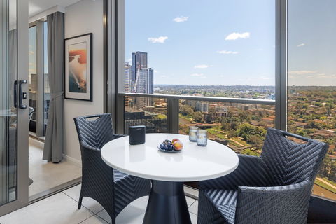 Meriton Suites George St - Gold Coast 4U 5