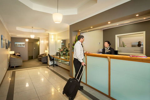 Quest Waterfront Serviced Apartments - 1 Gold Coast 1