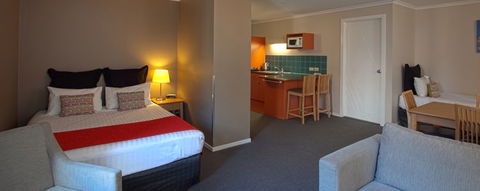 Quest Waterfront Serviced Apartments - 1 Gold Coast 2