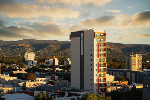 Tom's Court Hotel - Accommodation Gold Coast 1