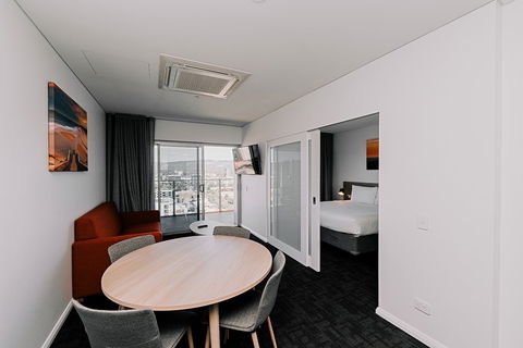 Tom's Court Hotel - Accommodation Gold Coast 13