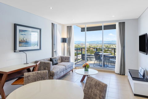Meriton Suites Broadbeach - Accommodation Gold Coast 2
