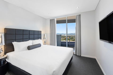 Meriton Suites Broadbeach - Accommodation Gold Coast 4