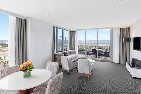Meriton Suites Broadbeach - Accommodation Gold Coast 5