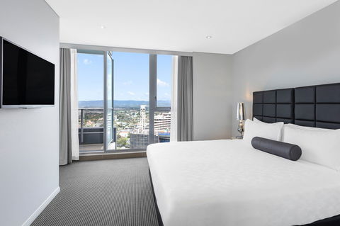 Meriton Suites Broadbeach - Accommodation Gold Coast 6