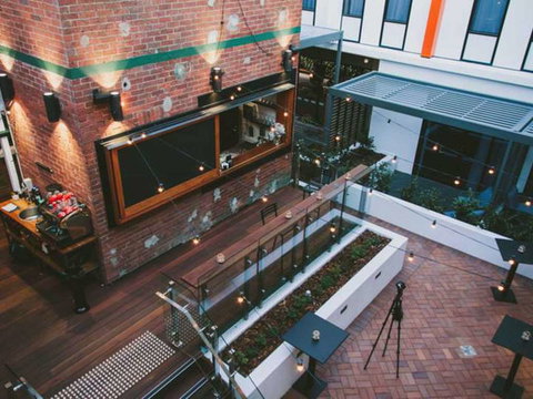 Kennigo Hotel Brisbane - 1 Gold Coast 0