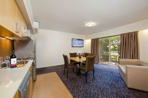 Best Western Plus Hovell Tree Inn - Accommodation Gold Coast 2